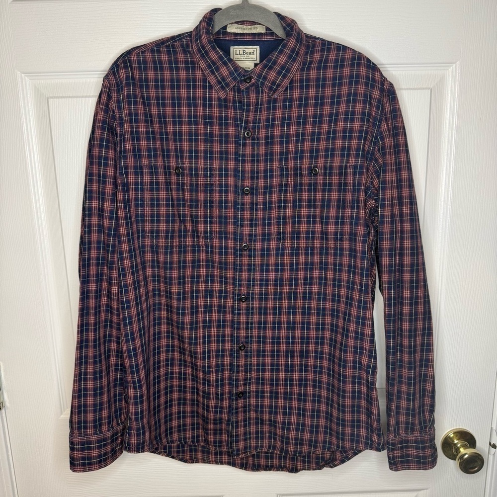 L.L. Bean Men's Navy and Red Flannel Plaid Shirt Slightly Fitted Size Medium GUC